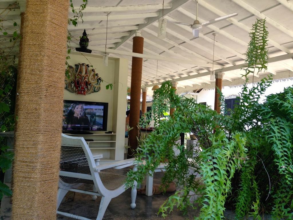 Fire Dragon Hideaway Hotel Negombo Exterior foto