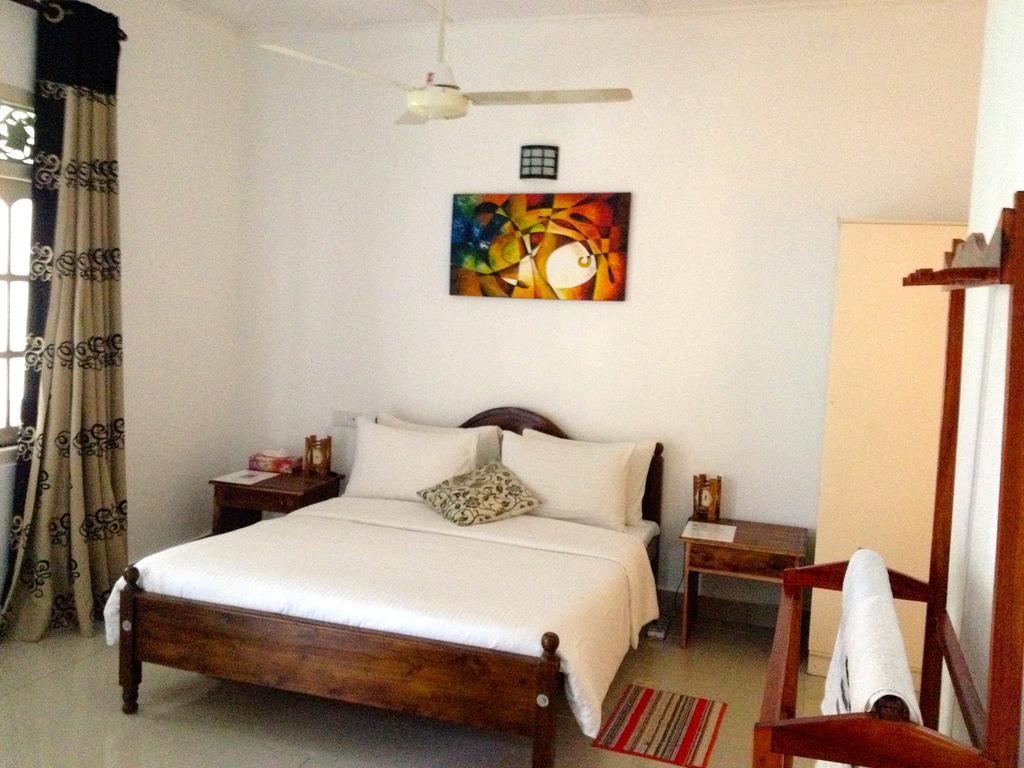 Fire Dragon Hideaway Hotel Negombo Quarto foto