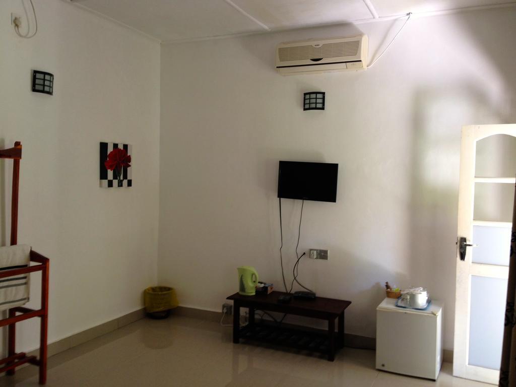 Fire Dragon Hideaway Hotel Negombo Quarto foto