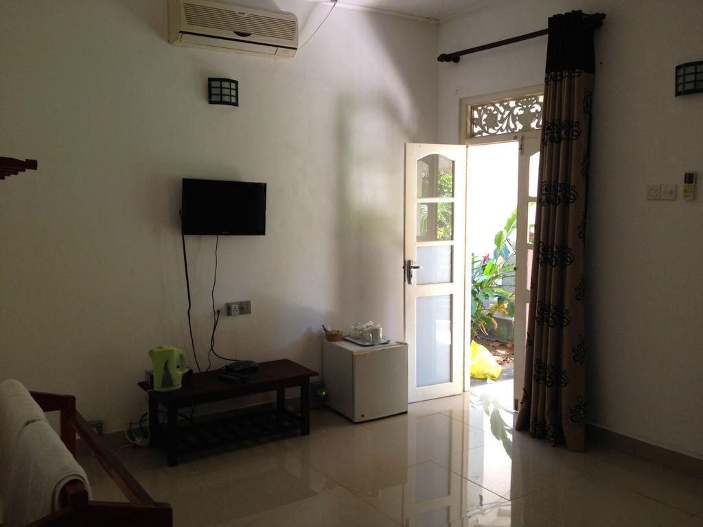 Fire Dragon Hideaway Hotel Negombo Quarto foto