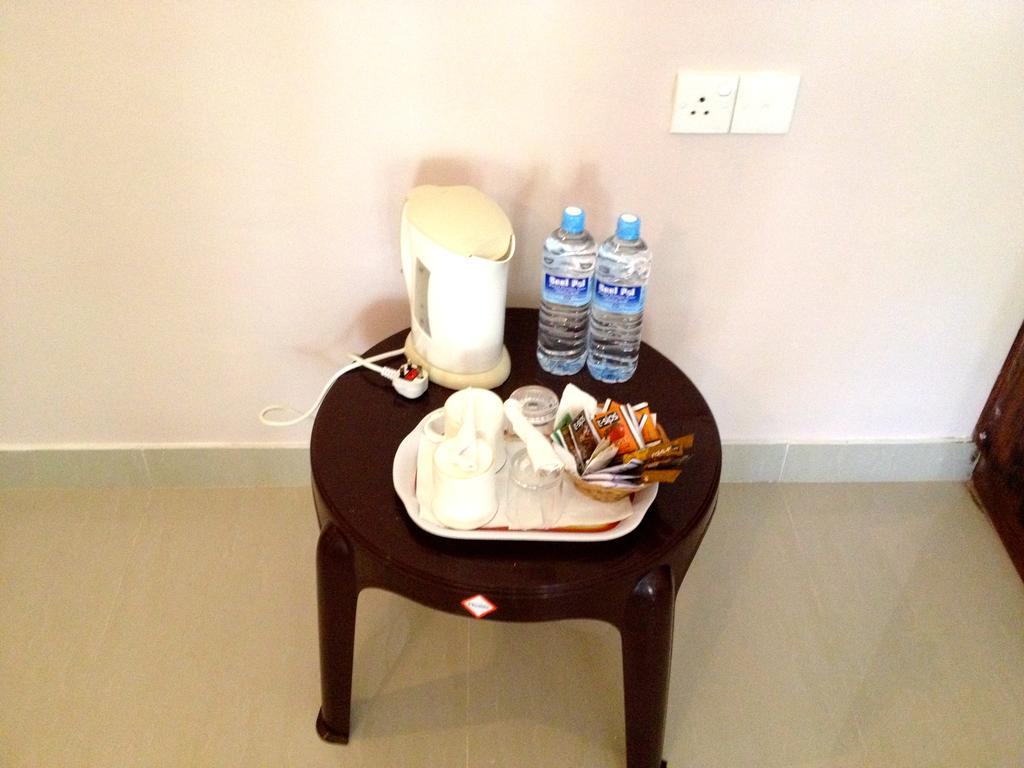 Fire Dragon Hideaway Hotel Negombo Quarto foto