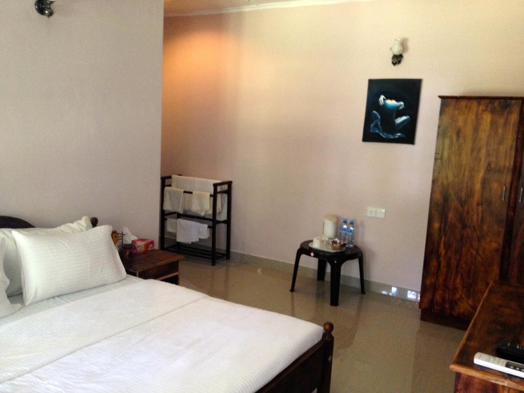 Fire Dragon Hideaway Hotel Negombo Quarto foto