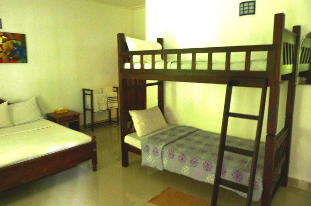 Fire Dragon Hideaway Hotel Negombo Exterior foto