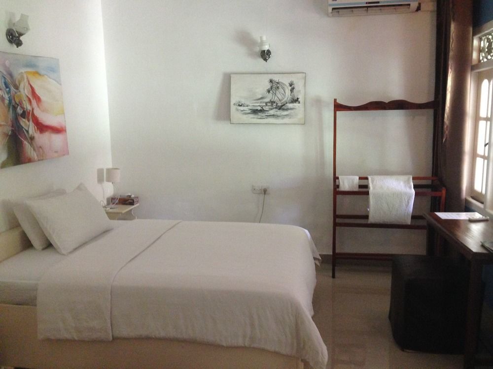 Fire Dragon Hideaway Hotel Negombo Exterior foto