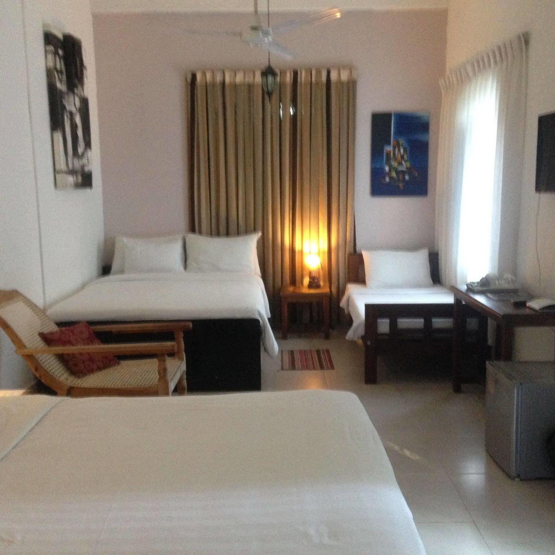 Fire Dragon Hideaway Hotel Negombo Exterior foto