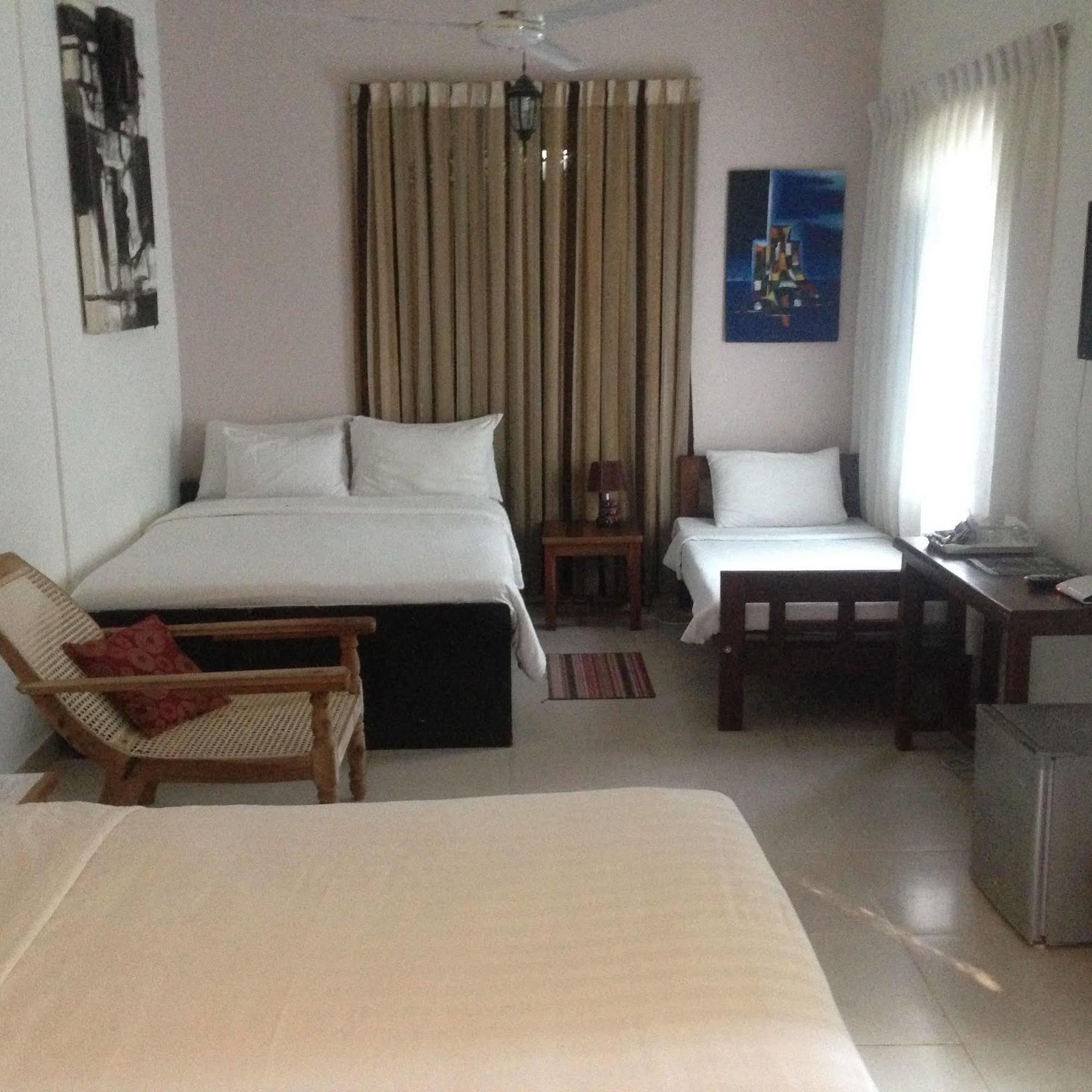 Fire Dragon Hideaway Hotel Negombo Exterior foto